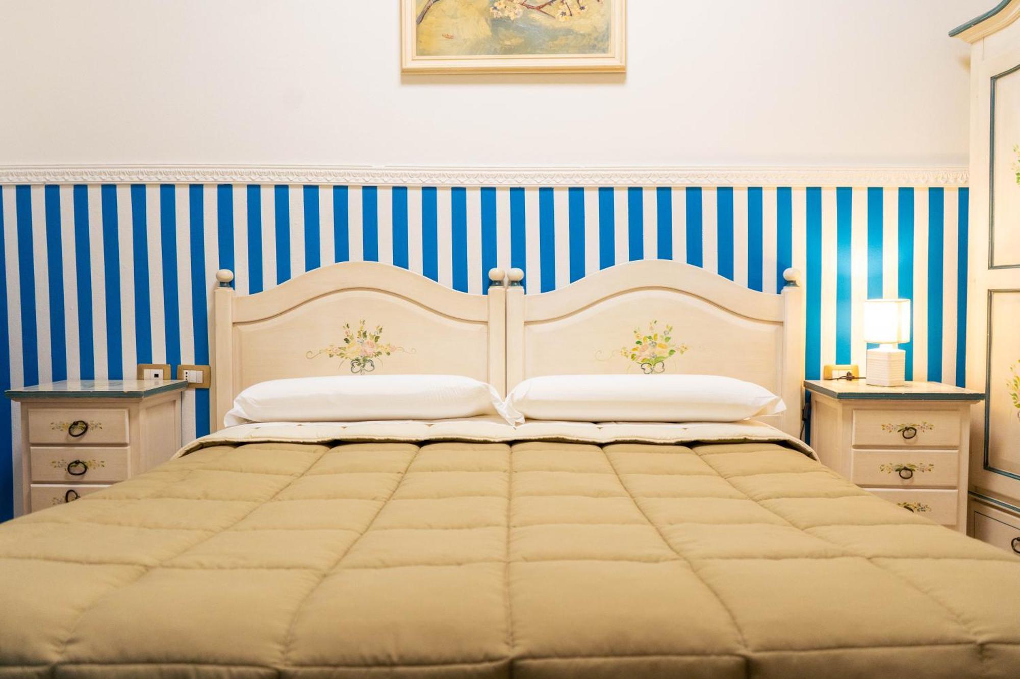 Le Tre Stelle Hotel Cagliari Bagian luar foto