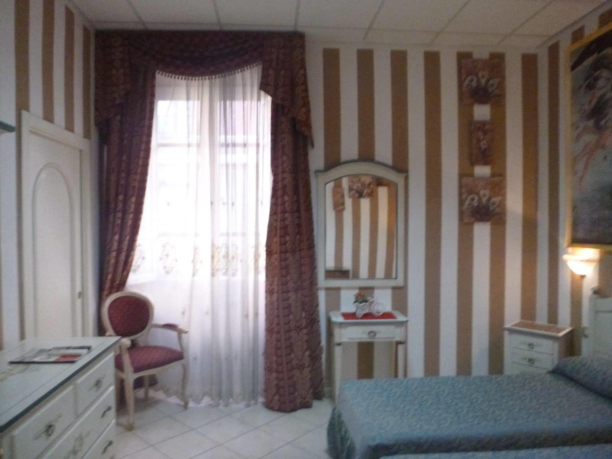 Le Tre Stelle Hotel Cagliari Bagian luar foto