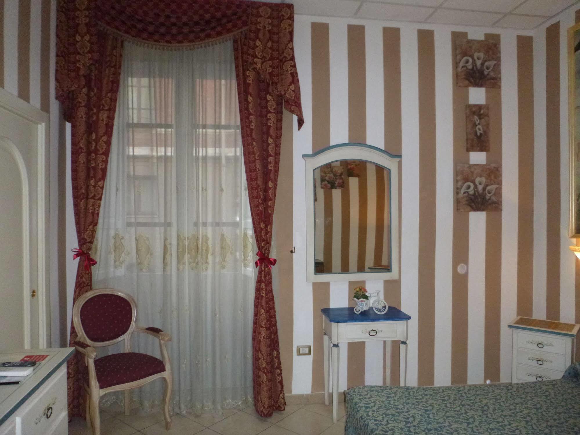 Le Tre Stelle Hotel Cagliari Bagian luar foto